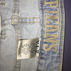 Hello I’m selling vip jeans.